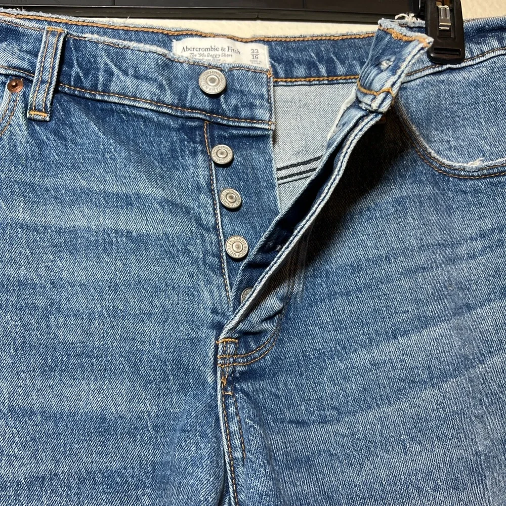 Abercrombie & Fitch The 90s Baggy Short 33/16 Low Rise Distressed Blue Denim